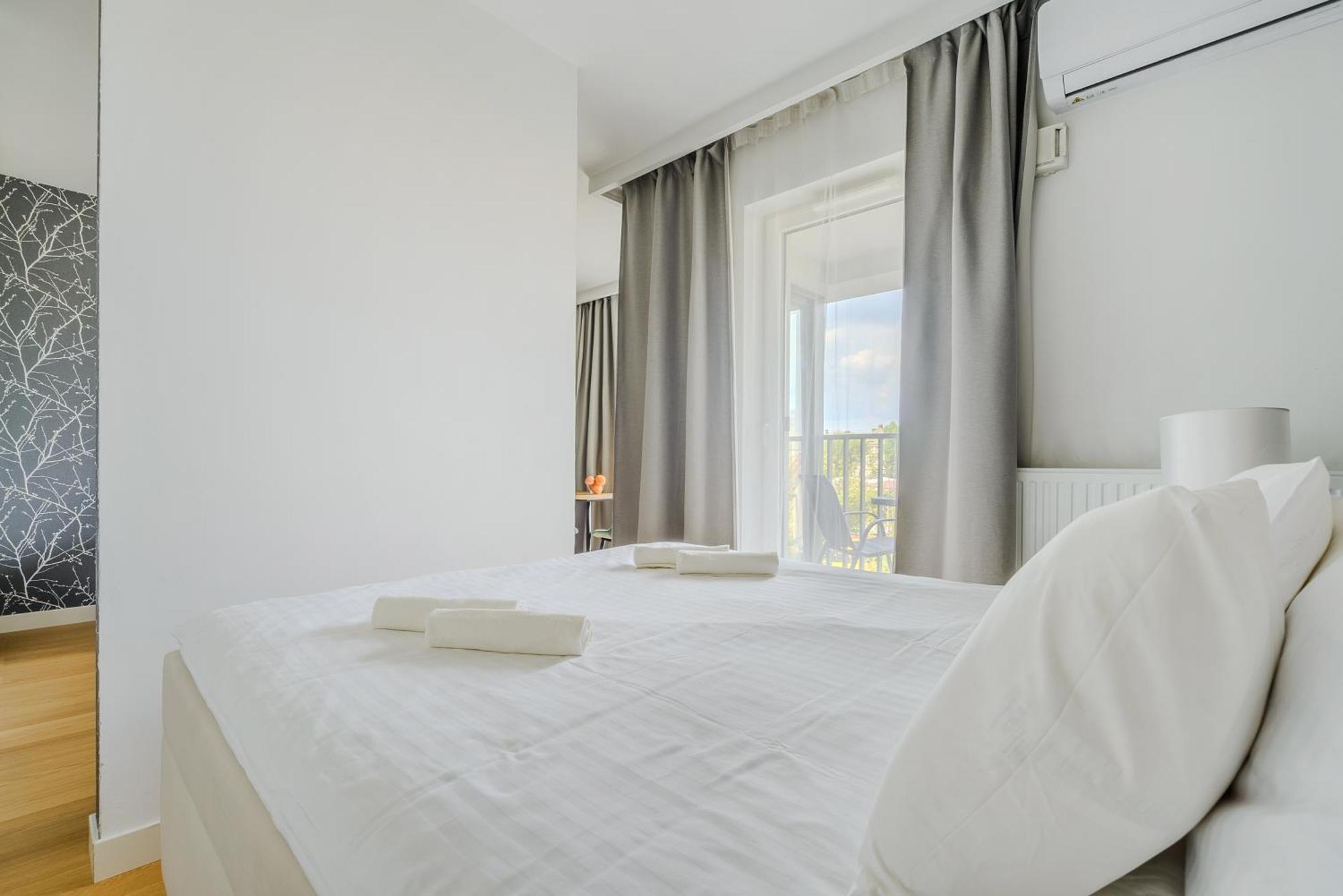 Cozy Family Apartments With Balcony Near Zlote Tarasy Warszawa Rom bilde